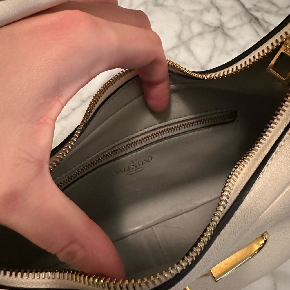 Valentino Cream Leather Women's Bag - Picture 9 of 14